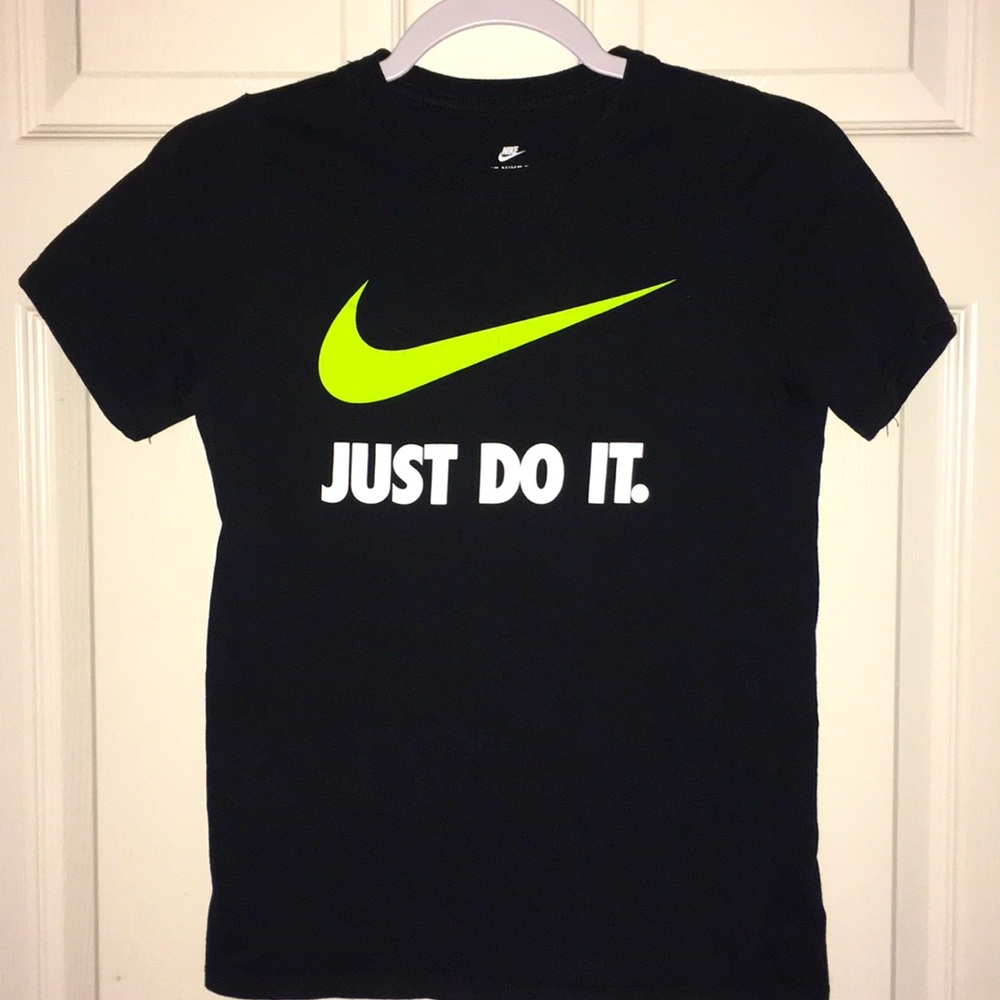 Boys medium Nike tee